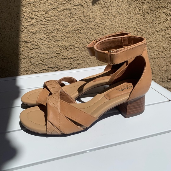 Clarks Collection tan block leather heels sandals size 7.5M - Picture 5 of 15